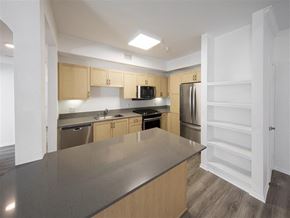 Los Angeles apartment for rent - Granite Countertop Kitchen at 1724 Highland, Los Angeles