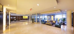 Washington apartment for rent - A spacious lobby with a large marble floor and a variety of seating options.