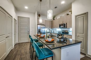 Choice of two designer color schemes