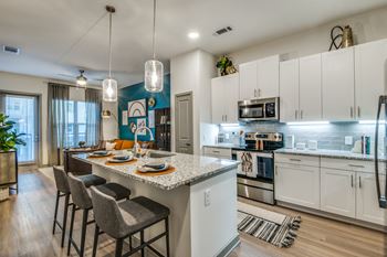 Choice of two designer color schemes