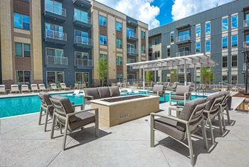 Outdoor fire pit