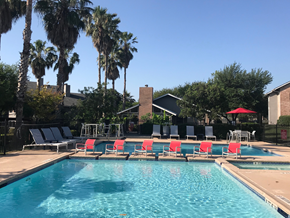 San Antonio apartment for rent - standing up lounge chairs
