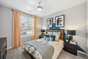 Brighton apartment for rent - a bedroom with a bed and a window