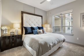 Houston apartment for rent - a bedroom with a large bed and a window