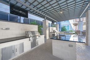 Farmers Branch apartment for rent - Outdoor kitchen with grill and sink