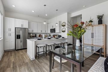 Elkhorn townhouse for rent - A modern kitchen with a glass table and white cabinets.