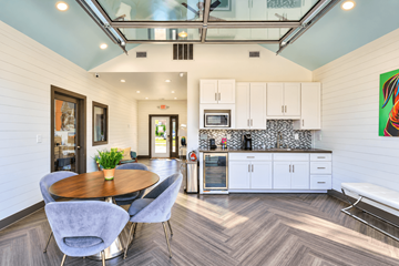 Spring Hill townhouse for rent - A modern kitchen with a dining table and chairs.