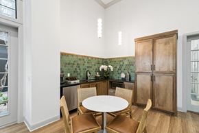 Houston apartment for rent - A kitchen with a table and chairs.