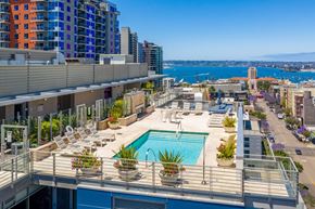 San Diego townhouse for rent - A rooftop pool area with a view of the city and water.