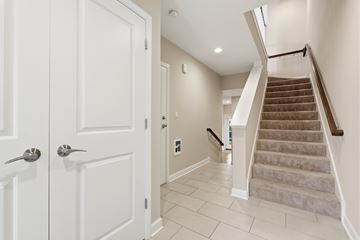 Elmhurst apartment for rent - Elm Creek