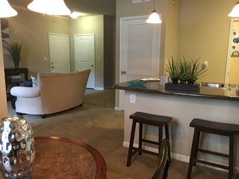 Kitchen w/ breakfast bar