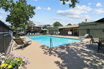 Seasonal swimming pool