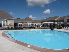 Grove City townhouse for rent - A swimming pool with a