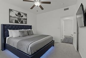 Temple apartment for rent - A bedroom with a large bed and a ceiling fan.