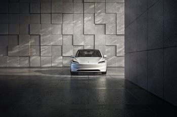 Luxury car service through envoy