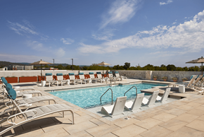 Huntsville apartment for rent - A pool with sun loungers and a blue sky.