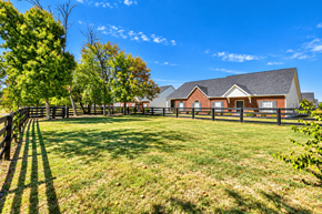 Spring Hill townhouse for rent - A house with a fence and trees in front of it.