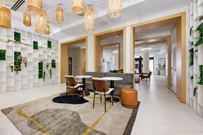 Fort Lauderdale apartment for rent - A modern dining area with a round table and chairs.