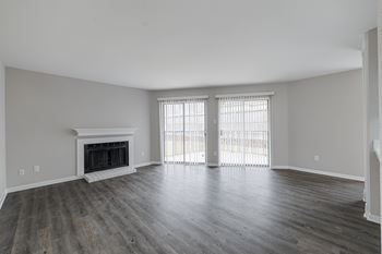 Cozy fireplace* for a warm, inviting atmosphere