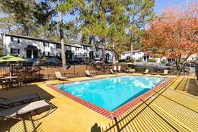 Mableton townhouse for rent - a resort style pool with chairs around it