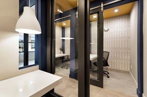 Georgetown townhouse for rent - A modern office with a white table and a black chair.