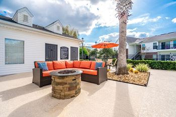 Outdoor fire pit