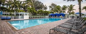 Naples apartment for rent - Outdoor pool with lounge seating