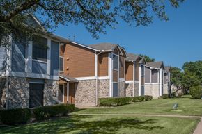 Austin apartment for rent - Lush Green Outdoors at The Robinson on Melrose, Austin, 78727