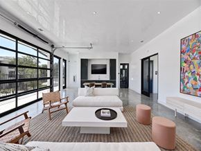 Austin apartment for rent - Luxury clubhouse with lounge seating and dining at The Saint Mary