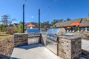 Outdoor kitchen for grilling