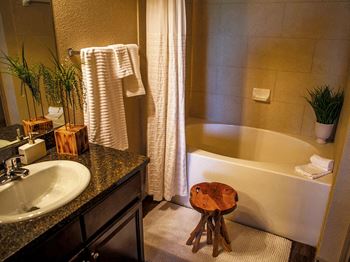 Soaking tub