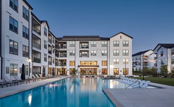 Lap pool w/ resort-style seating