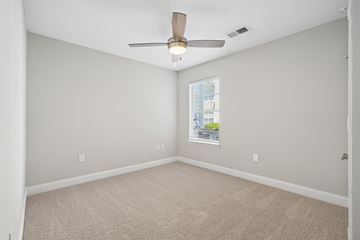 Aberdeen townhouse for rent - A room with a ceiling fan and carpeted floor.