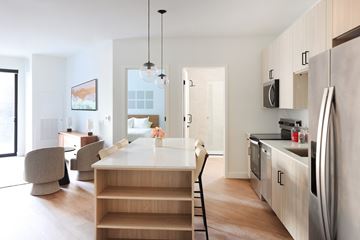Lombard apartment for rent - A modern kitchen with a dining table and chairs.