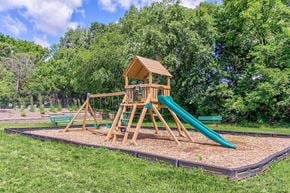 Riverside apartment for rent - Playground