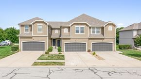Shawnee triplex for rent - Exterior Building view
