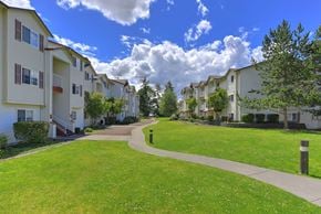 Kent apartment for rent - Walking Trail at Silver Springs, Kent