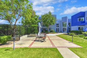 Costa Mesa apartment for rent - Courtyard at St Johns Manor, Costa Mesa, California