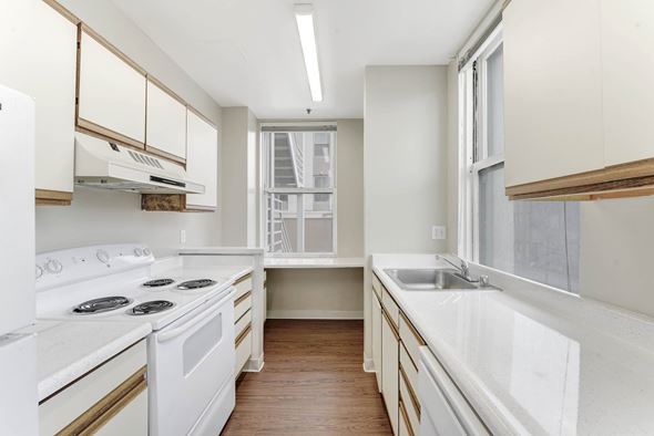 San Jose apartment for rent - Kitchen with White Appliances at Vintage Tower Apartments, California