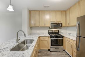 Chicago apartment for rent - Classic Kitchen at Acclaim on North Avenue, Chicago, 60610