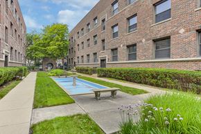 Chicago apartment for rent - Modern Courtyard at Scotland Yard Apartments, Chicago, Illinois