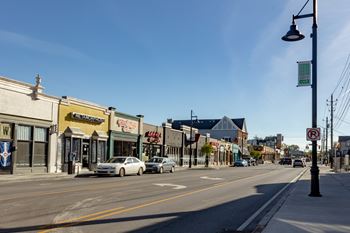 8-Minute walk to vibrant broad ripple village
