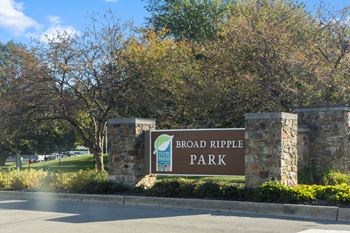 8-Minute walk to vibrant broad ripple village