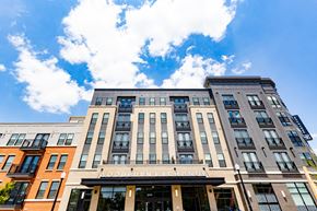 Cincinnati apartment for rent - a photo of the woodbury exchange building from the street