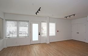 Philadelphia apartment for rent - an empty living room with white walls and a wood floor