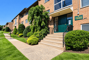 Philadelphia apartment for rent - A building with the number 1500 on it.