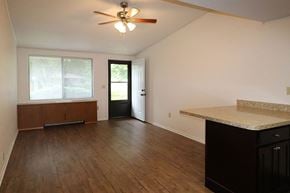 York apartment for rent - Apartment with an open plan living area and plenty of sunlight.