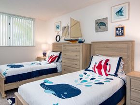 Oakland Park apartment for rent - Bedroom with twin beds and window at Aqua 2800, Oakland Park, FL 33309