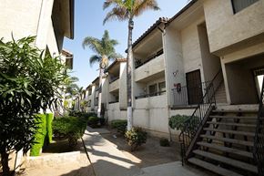 San Ysidro apartment for rent - Balconies and landscaping