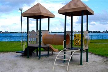 Dog-friendly affordable apartments in oakland park, fl - aqua 2800 apartments - an enclosed playground looking out on the water